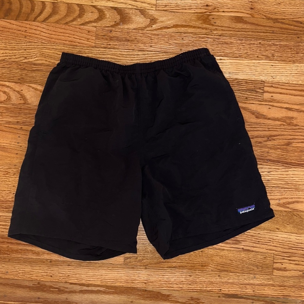 Patagonia Baggies™️ Shorts in Black- Size Medium with a  6" inseam